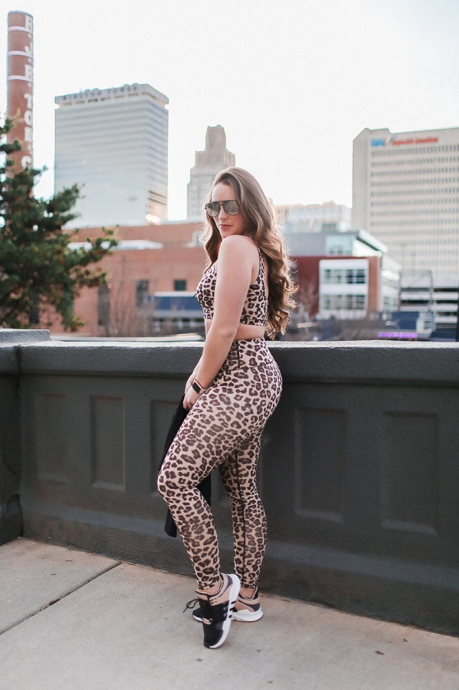 Black Leopard Leggings | Black leopard print leggings, Outfits with leggings,  Printed leggings outfit